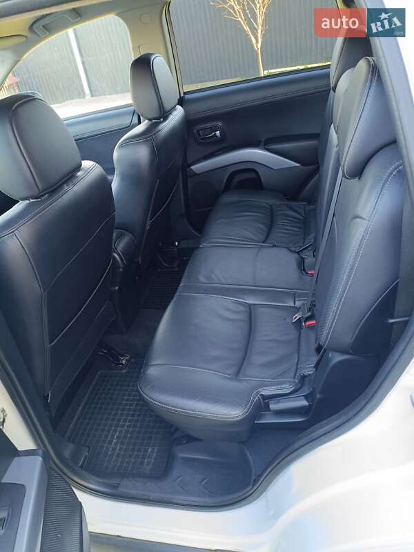 Позашляховик / Кросовер Mitsubishi Outlander 2011 в Шептицькому