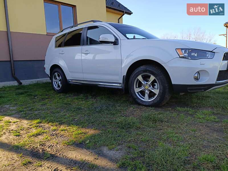 Mitsubishi Outlander 2011