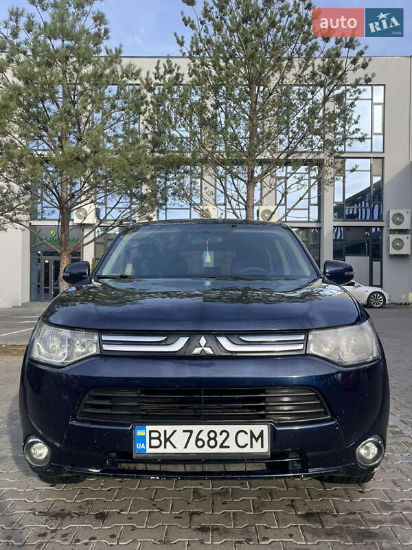 Позашляховик / Кросовер Mitsubishi Outlander 2015 в Рівному фото 2 Позашляховик / Кросовер Mitsubishi Outlander 2015 в Рівному
