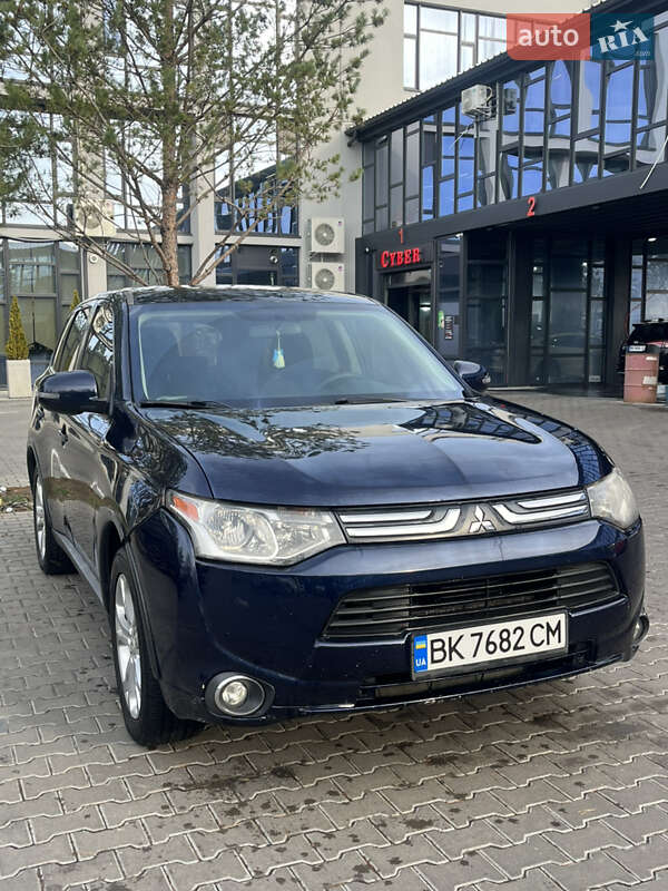 Позашляховик / Кросовер Mitsubishi Outlander 2015 в Рівному фото 10 Позашляховик / Кросовер Mitsubishi Outlander 2015 в Рівному