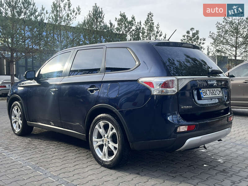 Позашляховик / Кросовер Mitsubishi Outlander 2015 в Рівному фото 5 Позашляховик / Кросовер Mitsubishi Outlander 2015 в Рівному