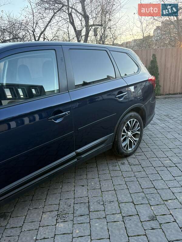 Внедорожник / Кроссовер Mitsubishi Outlander 2015 в Ивано-Франковске