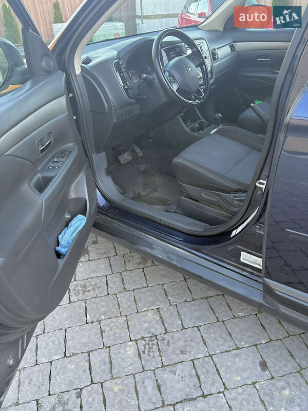 Внедорожник / Кроссовер Mitsubishi Outlander 2015 в Ивано-Франковске