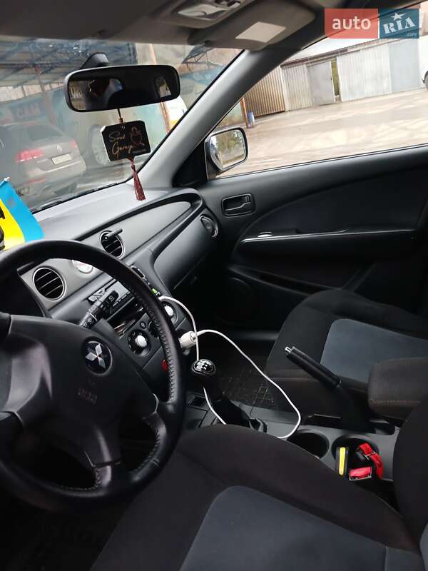 Внедорожник / Кроссовер Mitsubishi Outlander 2007 в Шаргороде фото 3 Внедорожник / Кроссовер Mitsubishi Outlander 2007 в Шаргороде