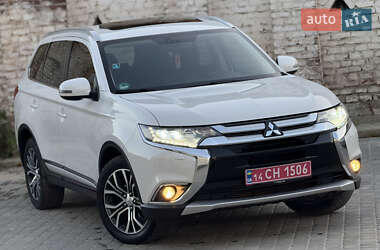 Внедорожник / Кроссовер Mitsubishi Outlander 2016 в Самборе