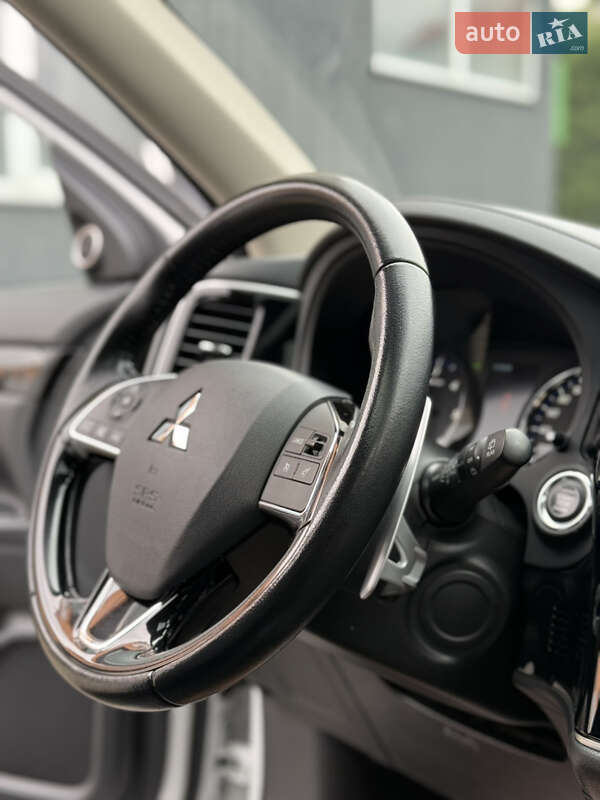 Внедорожник / Кроссовер Mitsubishi Outlander 2016 в Самборе фото 53 Внедорожник / Кроссовер Mitsubishi Outlander 2016 в Самборе