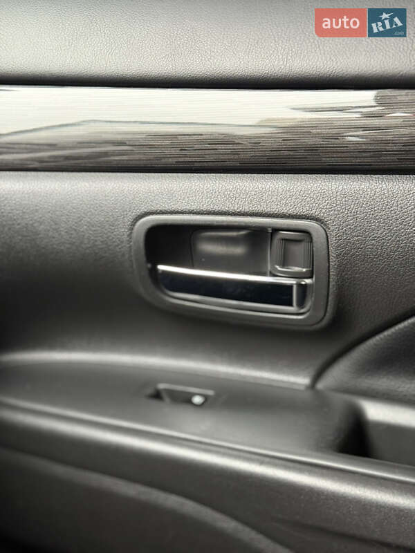 Внедорожник / Кроссовер Mitsubishi Outlander 2016 в Самборе фото 56 Внедорожник / Кроссовер Mitsubishi Outlander 2016 в Самборе