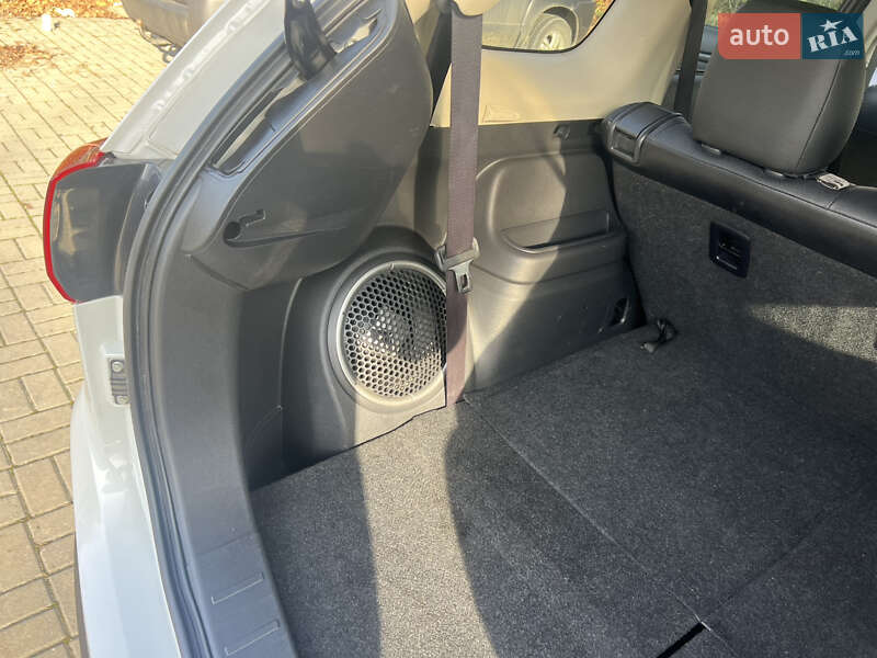 Позашляховик / Кросовер Mitsubishi Outlander 2016 в Чернівцях