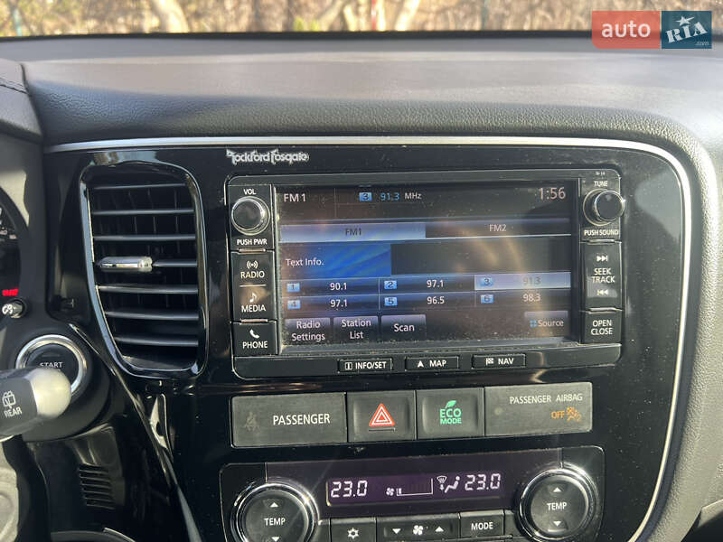 Позашляховик / Кросовер Mitsubishi Outlander 2016 в Чернівцях