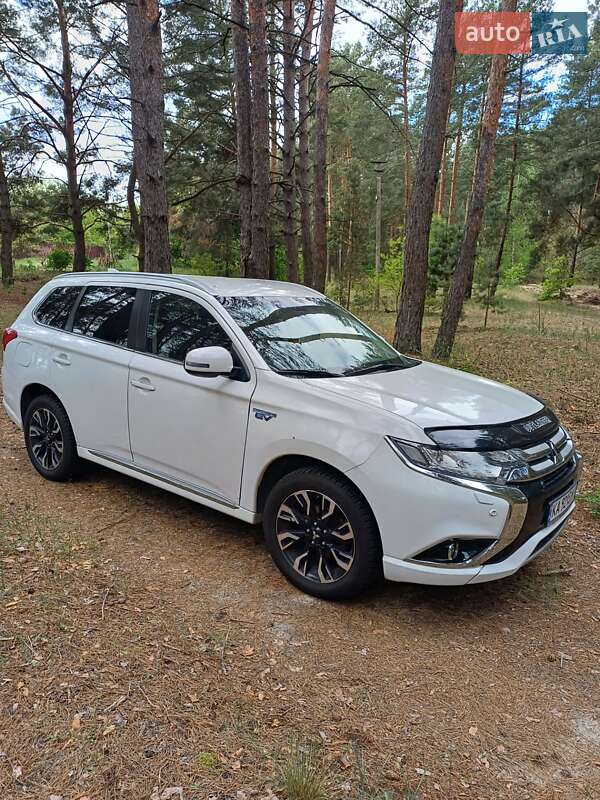 Внедорожник / Кроссовер Mitsubishi Outlander 2017 в Киеве фото 8 Внедорожник / Кроссовер Mitsubishi Outlander 2017 в Киеве