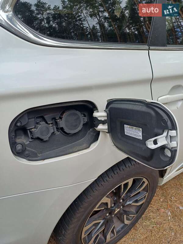 Внедорожник / Кроссовер Mitsubishi Outlander 2017 в Киеве фото 13 Внедорожник / Кроссовер Mitsubishi Outlander 2017 в Киеве