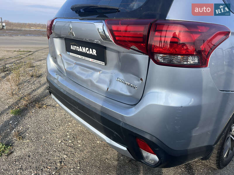 Внедорожник / Кроссовер Mitsubishi Outlander 2017 в Киеве