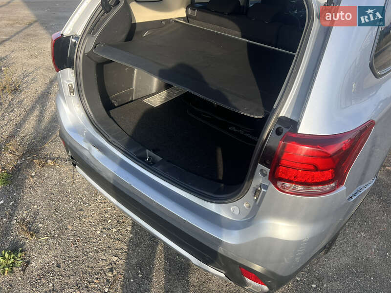 Внедорожник / Кроссовер Mitsubishi Outlander 2017 в Киеве