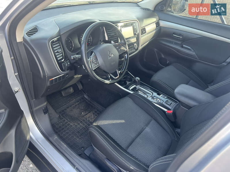 Внедорожник / Кроссовер Mitsubishi Outlander 2017 в Киеве