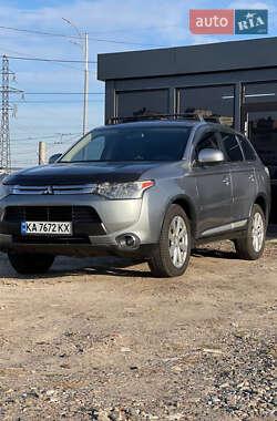 Позашляховик / Кросовер Mitsubishi Outlander 2014 в Києві