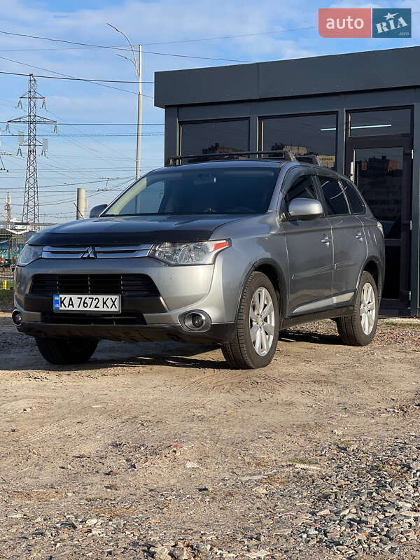Внедорожник / Кроссовер Mitsubishi Outlander 2014 в Киеве