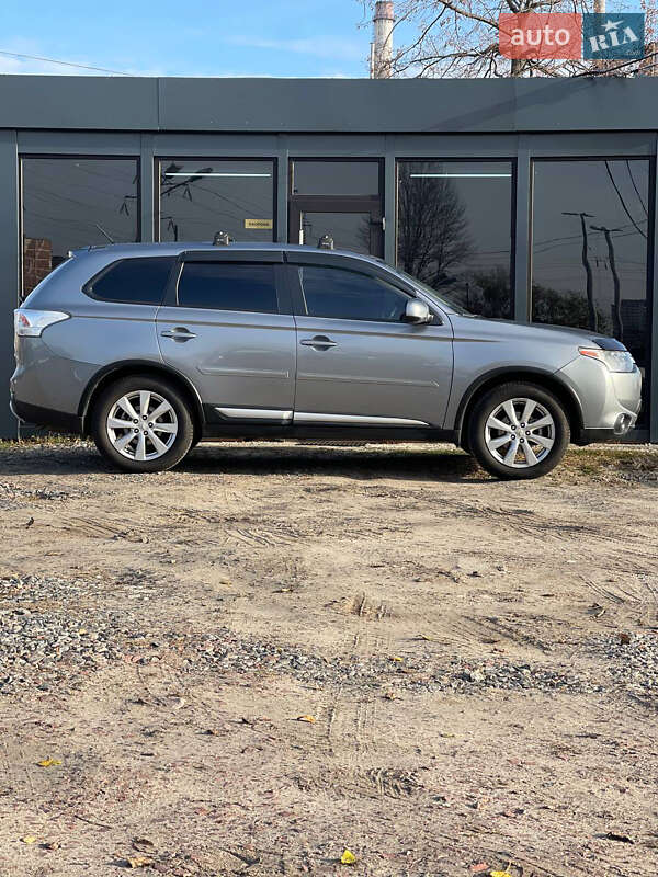 Внедорожник / Кроссовер Mitsubishi Outlander 2014 в Киеве