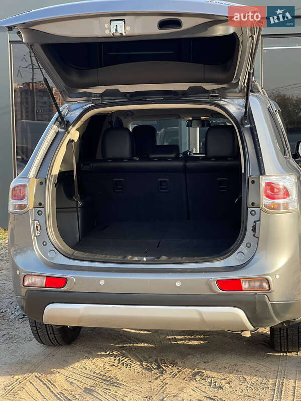 Внедорожник / Кроссовер Mitsubishi Outlander 2014 в Киеве