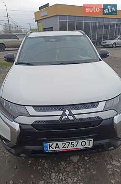 Позашляховик / Кросовер Mitsubishi Outlander 2020 в Вишгороді