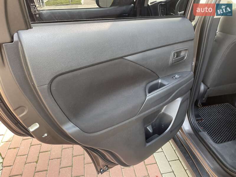Внедорожник / Кроссовер Mitsubishi Outlander 2021 в Черновцах фото 17 Внедорожник / Кроссовер Mitsubishi Outlander 2021 в Черновцах