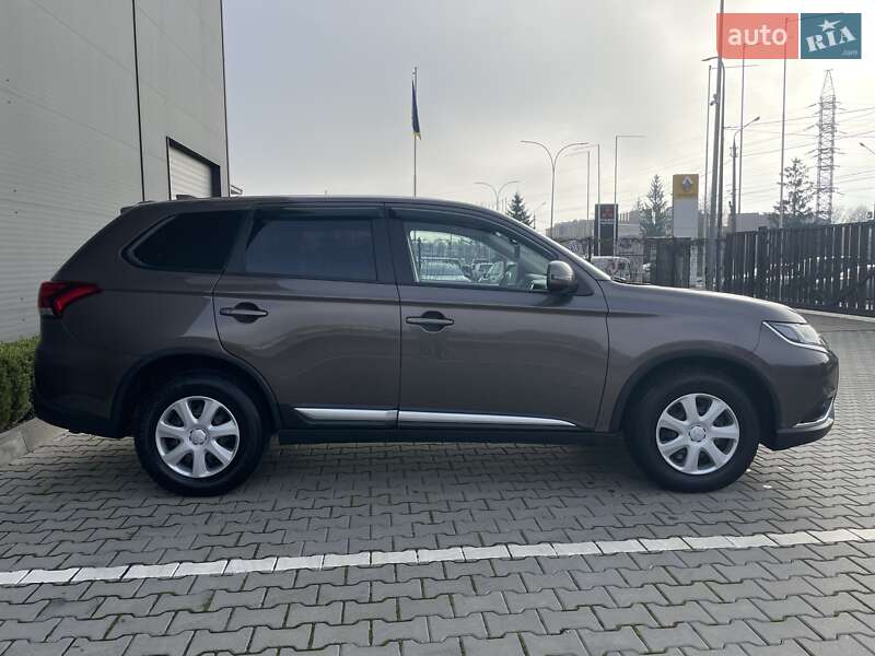 Внедорожник / Кроссовер Mitsubishi Outlander 2021 в Черновцах фото 10 Внедорожник / Кроссовер Mitsubishi Outlander 2021 в Черновцах