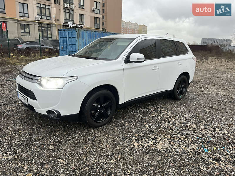 Внедорожник / Кроссовер Mitsubishi Outlander 2014 в Киеве