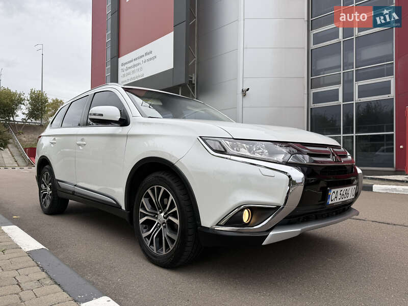 Позашляховик / Кросовер Mitsubishi Outlander 2015 в Києві