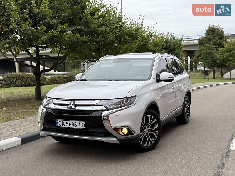 Позашляховик / Кросовер Mitsubishi Outlander 2015 в Києві