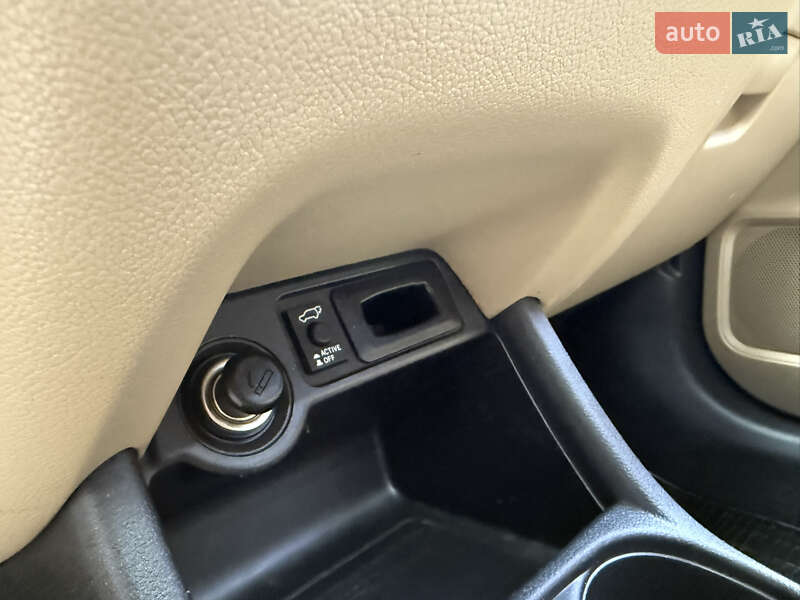 Позашляховик / Кросовер Mitsubishi Outlander 2015 в Києві