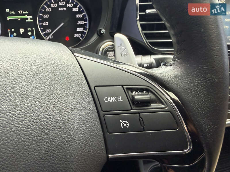 Позашляховик / Кросовер Mitsubishi Outlander 2015 в Києві