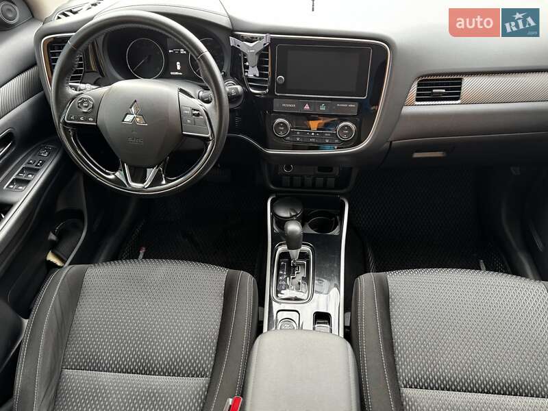 Внедорожник / Кроссовер Mitsubishi Outlander 2017 в Харькове