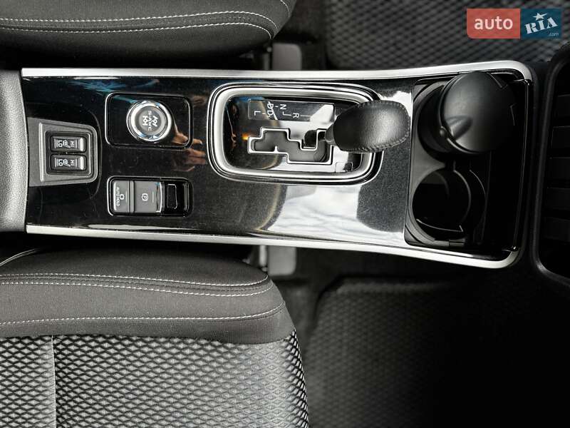Внедорожник / Кроссовер Mitsubishi Outlander 2017 в Харькове