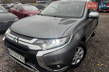 Позашляховик / Кросовер Mitsubishi Outlander 2021 в Києві