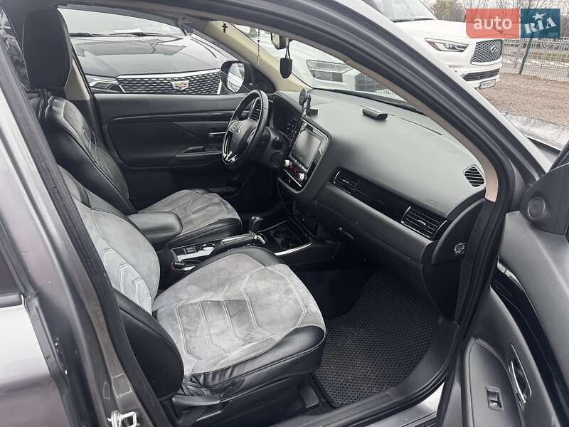 Внедорожник / Кроссовер Mitsubishi Outlander 2021 в Киеве фото 21 Внедорожник / Кроссовер Mitsubishi Outlander 2021 в Киеве