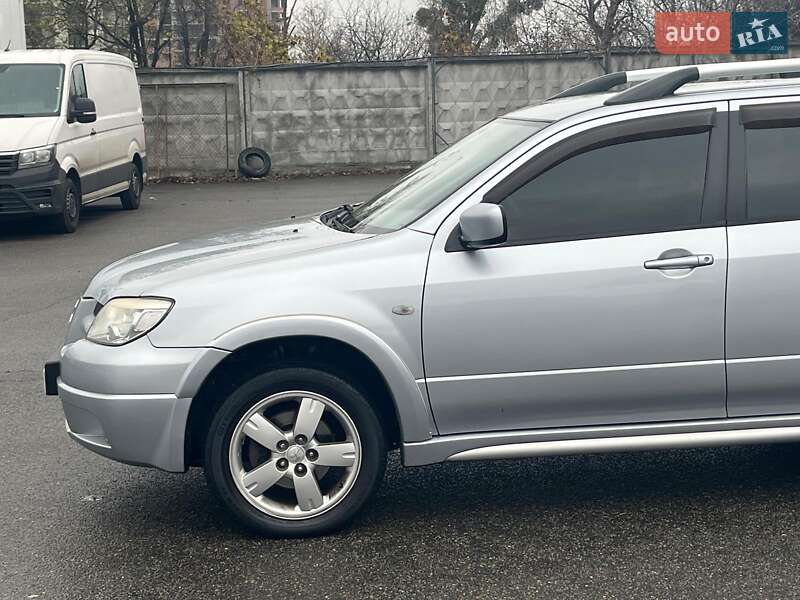 Позашляховик / Кросовер Mitsubishi Outlander 2008 в Києві