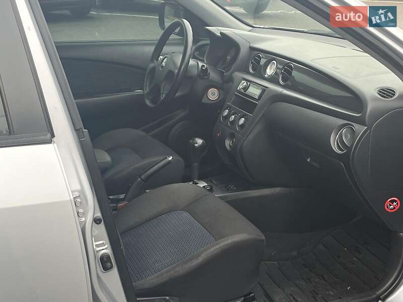 Позашляховик / Кросовер Mitsubishi Outlander 2008 в Києві