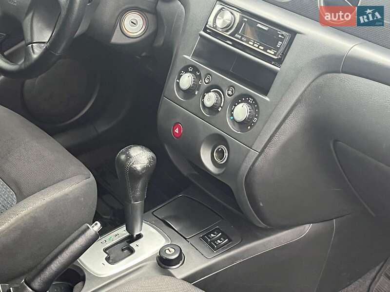 Позашляховик / Кросовер Mitsubishi Outlander 2008 в Києві