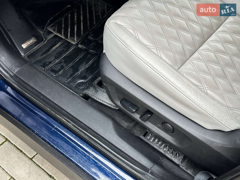 Позашляховик / Кросовер Mitsubishi Outlander 2023 в Львові