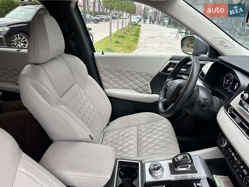 Позашляховик / Кросовер Mitsubishi Outlander 2023 в Львові