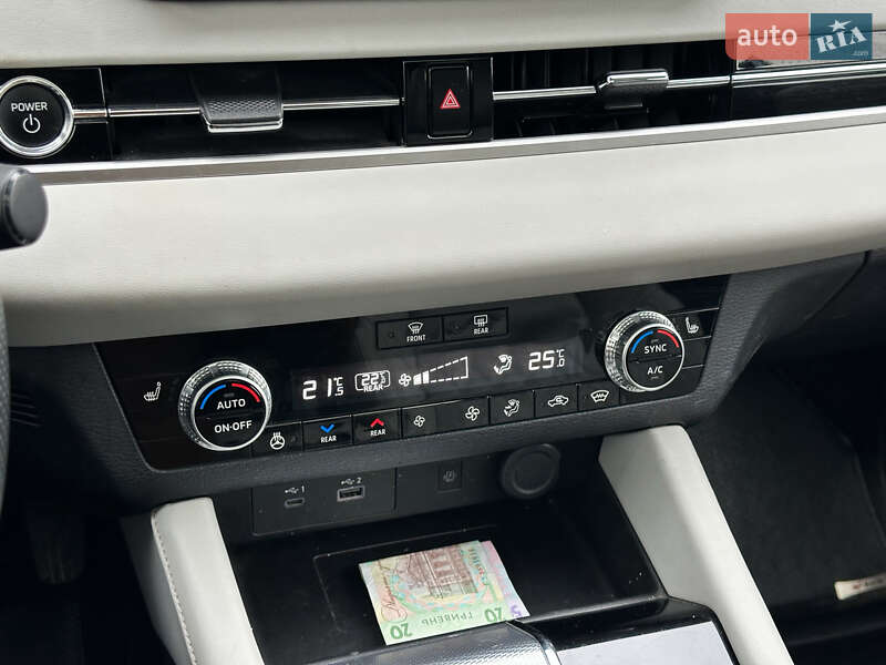 Позашляховик / Кросовер Mitsubishi Outlander 2023 в Львові