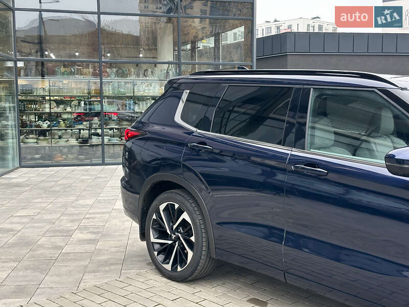 Позашляховик / Кросовер Mitsubishi Outlander 2023 в Львові