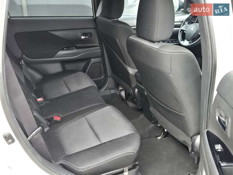 Внедорожник / Кроссовер Mitsubishi Outlander 2017 в Киеве фото 14 Внедорожник / Кроссовер Mitsubishi Outlander 2017 в Киеве
