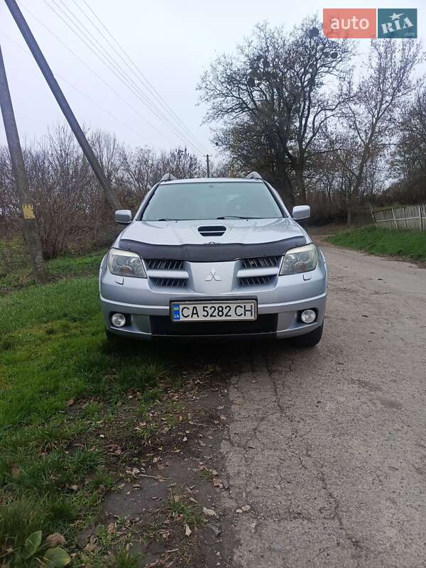Позашляховик / Кросовер Mitsubishi Outlander 2005 в Катеринопілі