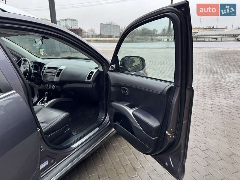 Внедорожник / Кроссовер Mitsubishi Outlander 2010 в Тернополе