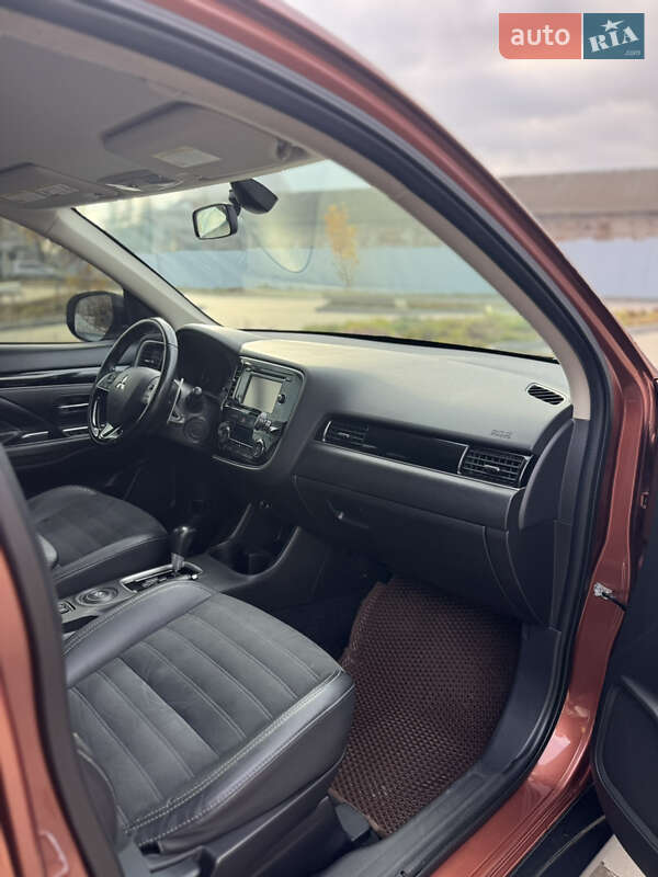 Внедорожник / Кроссовер Mitsubishi Outlander 2015 в Виннице фото 12 Внедорожник / Кроссовер Mitsubishi Outlander 2015 в Виннице