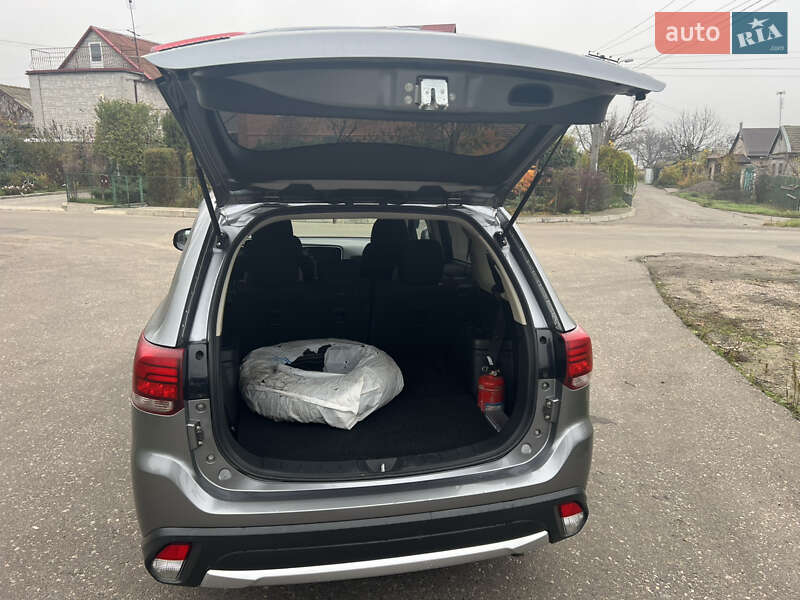 Внедорожник / Кроссовер Mitsubishi Outlander 2017 в Одессе