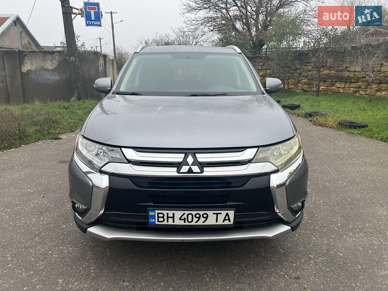 Внедорожник / Кроссовер Mitsubishi Outlander 2017 в Одессе