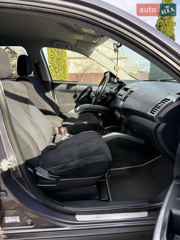 Внедорожник / Кроссовер Mitsubishi Outlander 2009 в Косове фото 9 Внедорожник / Кроссовер Mitsubishi Outlander 2009 в Косове