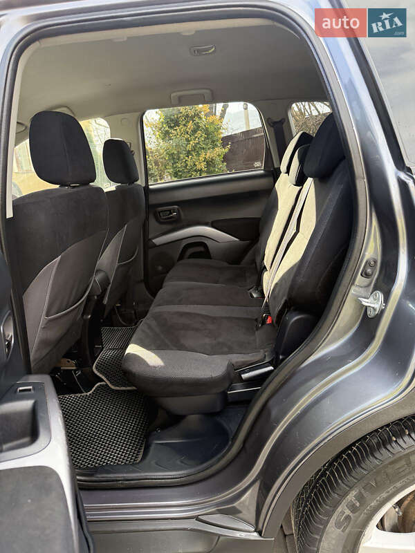 Внедорожник / Кроссовер Mitsubishi Outlander 2009 в Косове фото 20 Внедорожник / Кроссовер Mitsubishi Outlander 2009 в Косове