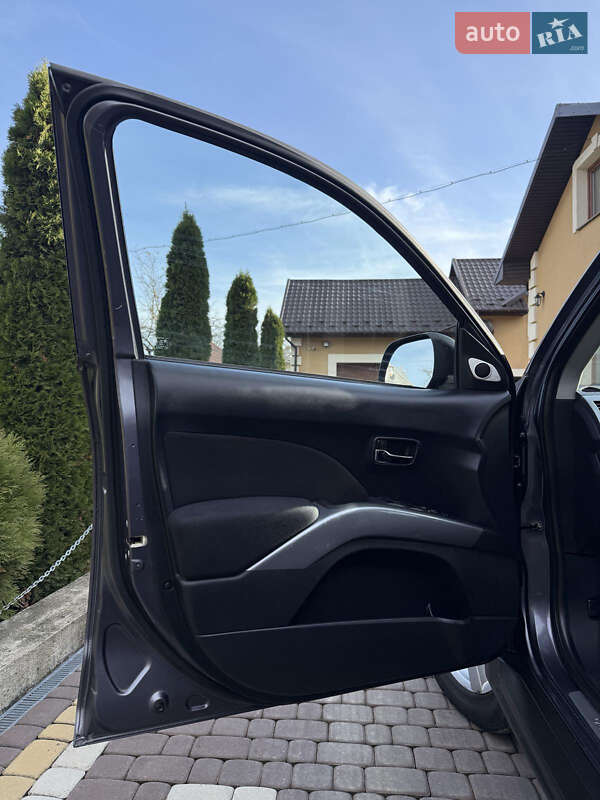 Внедорожник / Кроссовер Mitsubishi Outlander 2009 в Косове фото 24 Внедорожник / Кроссовер Mitsubishi Outlander 2009 в Косове